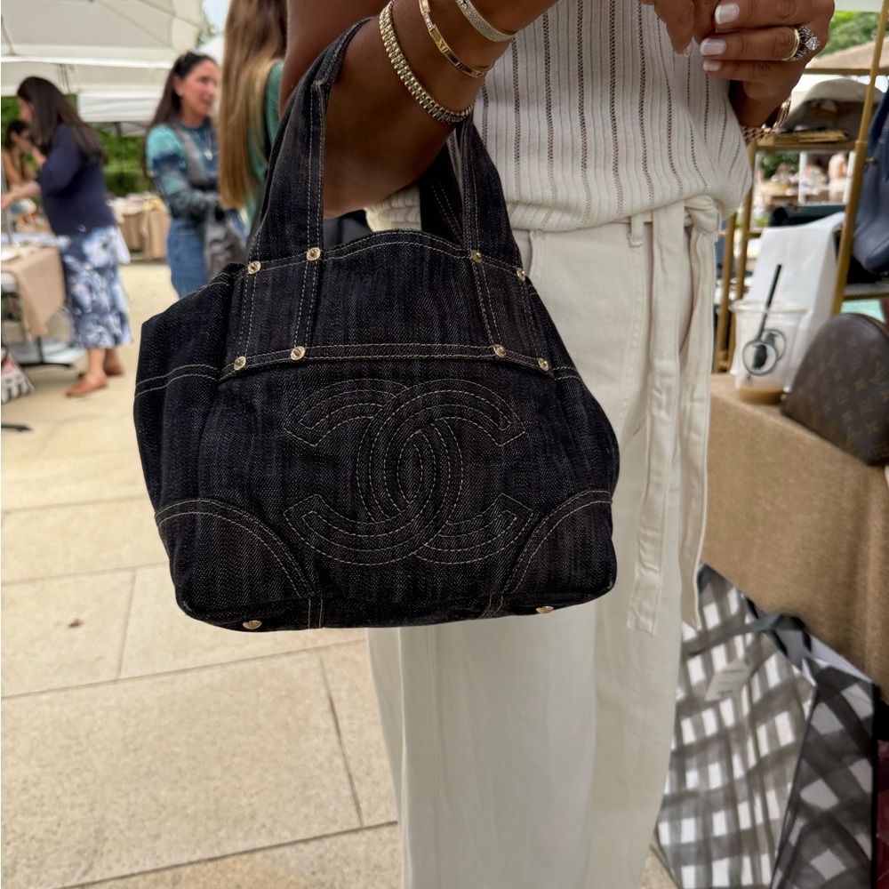 Chic Chanel denim Designer Tote Bag authentic with coa - Picture 7 of 8